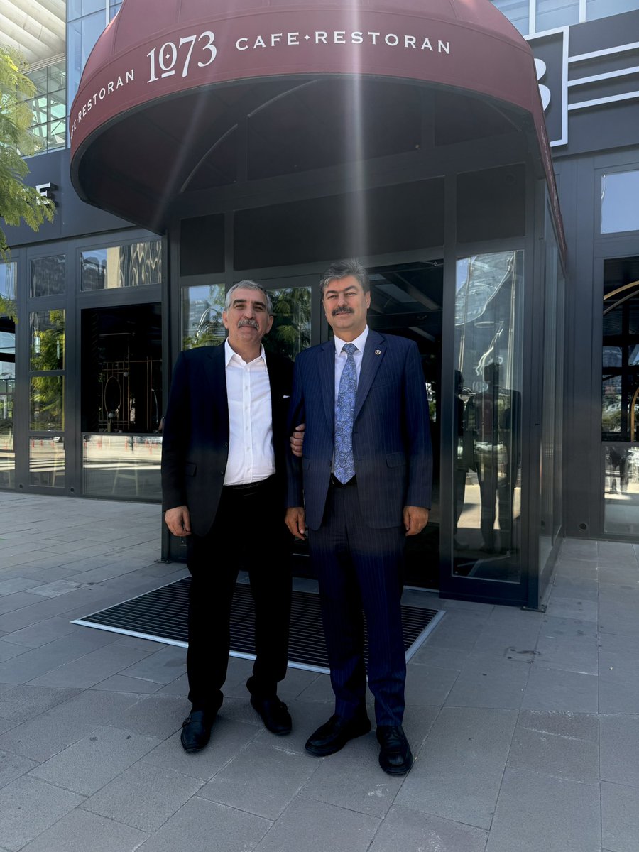 AK Parti Kırşehir Milletvekili, eskimeyen dostluğumuzla gönlümüzde müstesna bir yeri olan, duruşu ve samimiyetiyle her zaman örnek teşkil eden kıymetli Necmettin Erkan Bey’e, hac dönüşümüz vesilesiyle gerçekleştirdiği nazik ziyareti için teşekkür ediyorum.
<a href="/NecmettinErkan_/">Necmettin ERKAN</a> 
Gönül