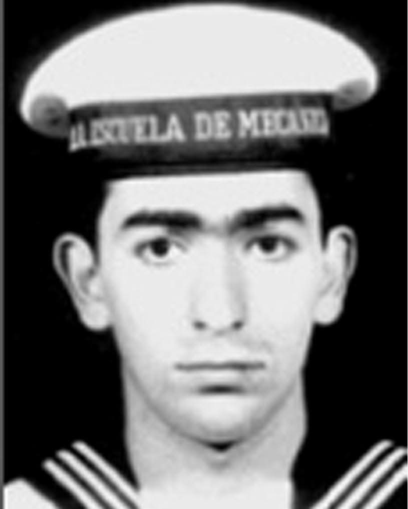 El día 2 de JULIO de 1960 nacía en Entre Ríos el Héroe Jorge Alberto SENDROS Caído durante el Conflicto del Atlántico Sur de 1982.
Al cumplirse un nuevo aniversario de su natalicio lo recordamos y le enviamos un abrazo fraterno a su familia.
¡Besos al cielo a nuestro Héroe!