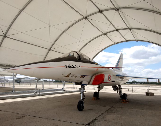 Musée de l'Air et de l'Espace (@museeairespace) on Twitter photo #CeJourLà #OnThisDay - Le 4 juillet 1986 premier vol du démonstrateur <a href="/Dassault_OnAir/">Dassault Aviation</a> #Rafale, ce vol inaugural a été exceptionnel puisque le pilote Guy Mitaux-Maurouard atteignit une vitesse supersonique sans l’aide de la post-combustion, jusqu’à Mach 1,32 et “tira” 5g. #CeJourLà #OnThisDay - Le 4 juillet 1986 premier vol du démonstrateur <a href="/Dassault_OnAir/">Dassault Aviation</a> #Rafale, ce vol inaugural a été exceptionnel puisque le pilote Guy Mitaux-Maurouard atteignit une vitesse supersonique sans l’aide de la post-combustion, jusqu’à Mach 1,32 et “tira” 5g.
