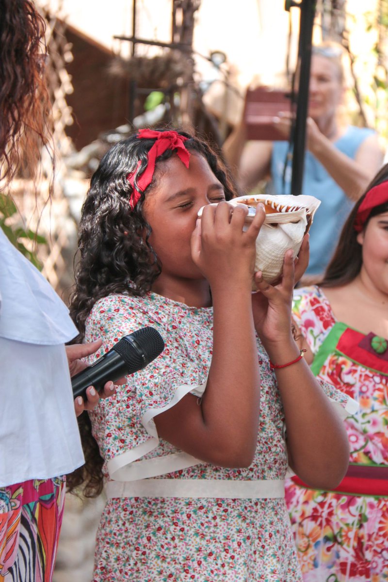 Juntas En la misma dirección tweet media