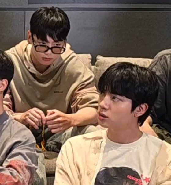 งอนมั้ย พี่หันไปดูหน่อย