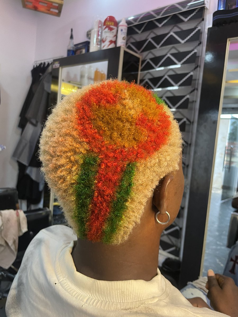 ogloaded's tweet photo. Crazy Hairstyles #LoveIslandUSA #hairsthairstyles #barbershop https://t.co/4lBeWp3JiP