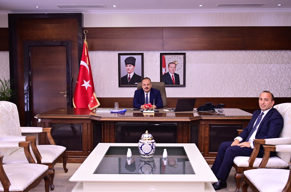 AydinValiligi's tweet photo. 2025/203 Sayılı Cumhurbaşkanlığı Atama Kararı ile,

Çine Kaymakamı olarak atanan Ali Erdoğan,

Vali @YakupCanbolat'ı makamında ziyaret etti. https://t.co/4rs2YLAEgU