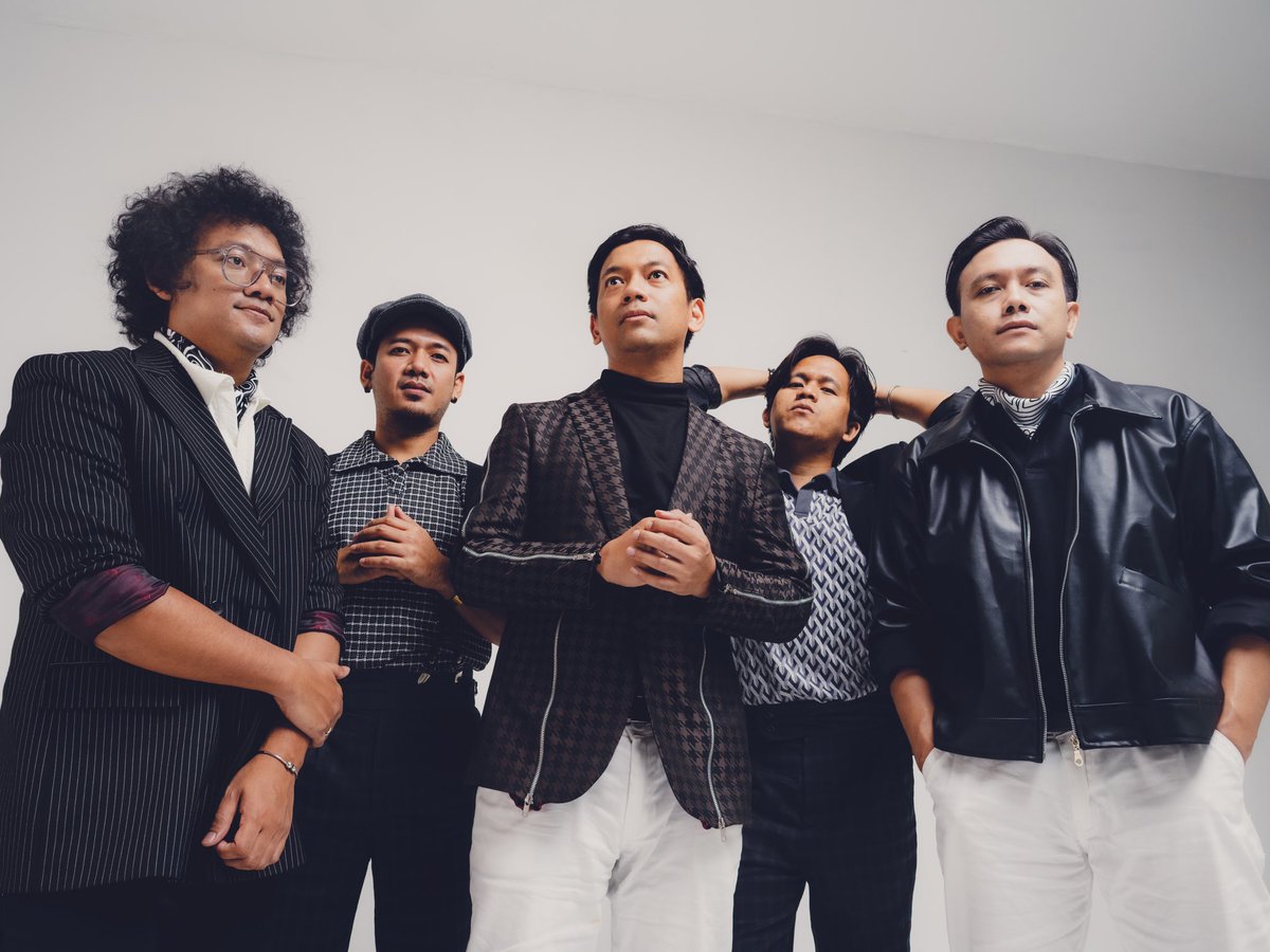 Tuliskan Apapun tentang band ini..