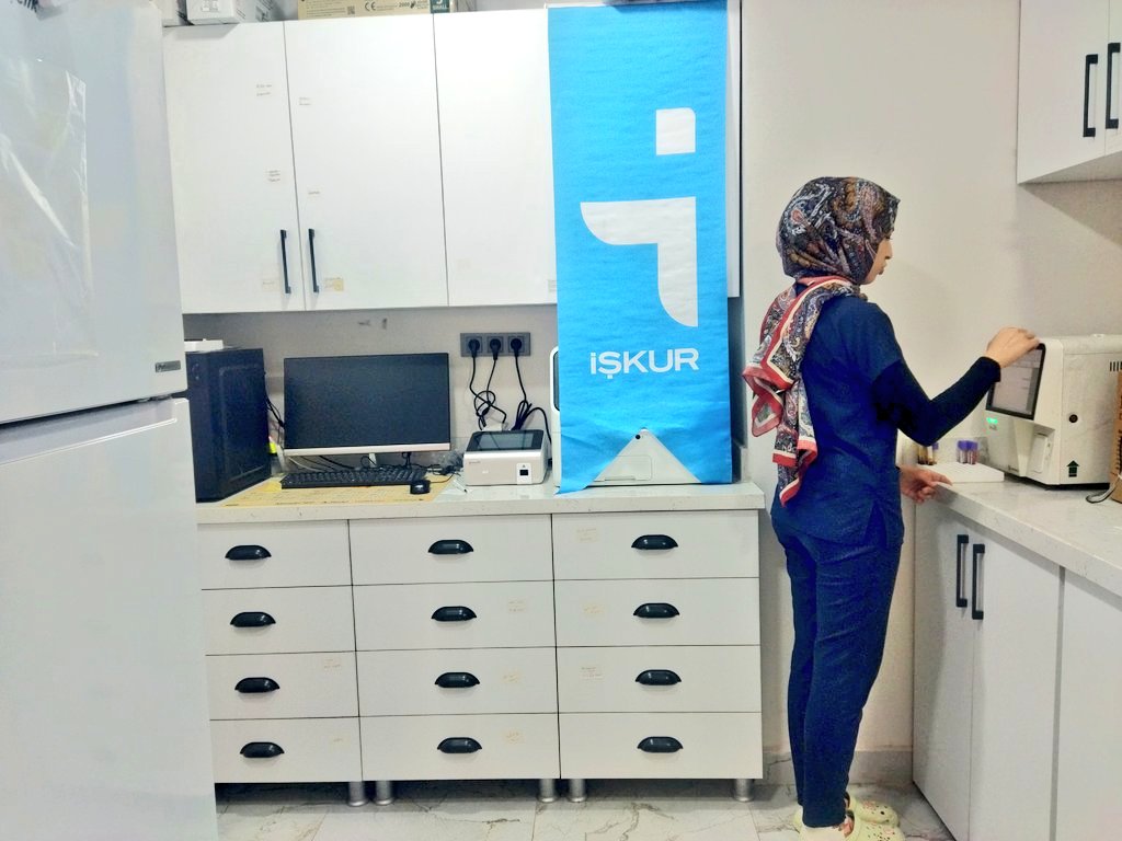iskurosmaniye's tweet photo. ⚒️Kadınların işgücüne katılımını artırmak icin çalışmaya devam ediyoruz!

İl Müdürlüğümüz ile  Dr.Nevra Klinik işbirliğinde "Kadın İstihdamı İçin Pozitif Ayrımcılık (KİPAP)"kapsamında hemşirelik mesleğinde işbirliği protokolü imzalandı.
#i̇şkurdai̇şvar
#kipap
#işimgücümolsun 
@isikhanvedat
@turkiyeiskurumu
@Akkoyunlu5