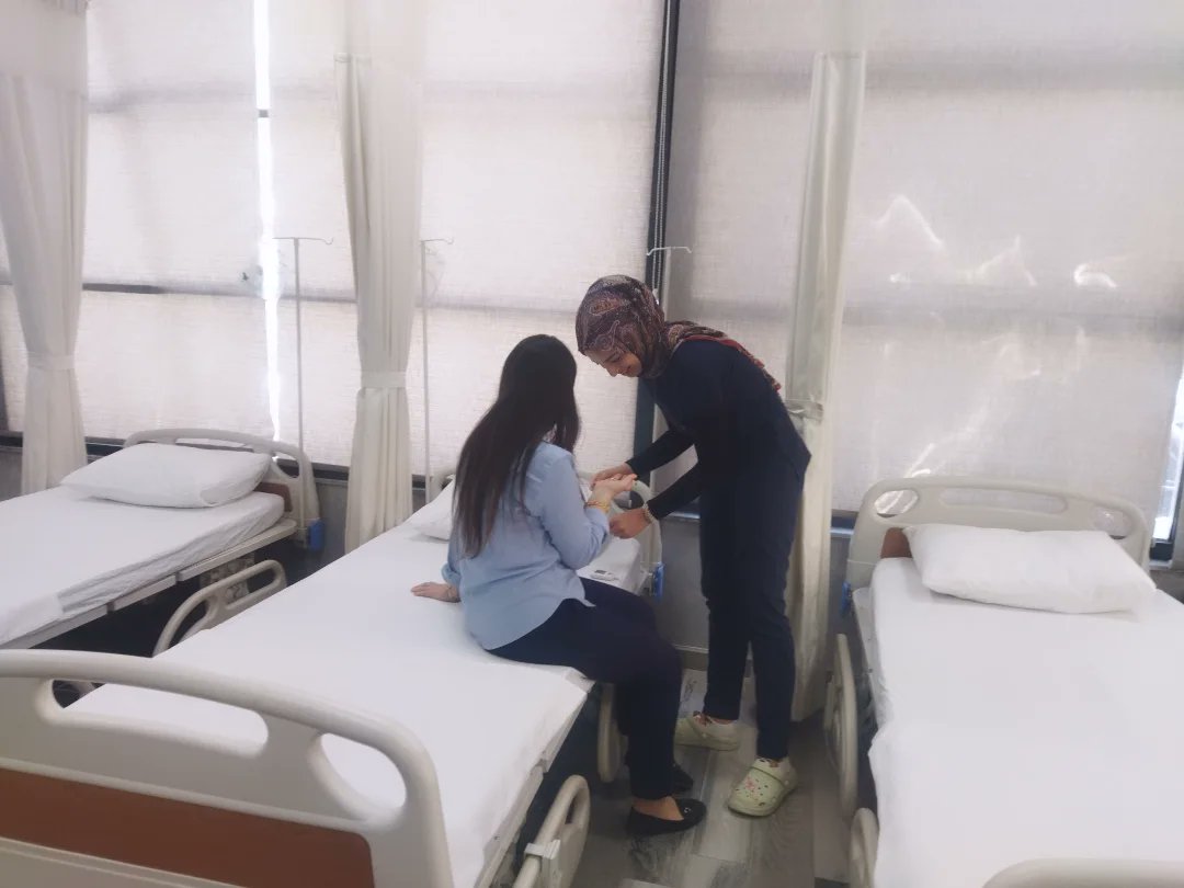 iskurosmaniye's tweet photo. ⚒️Kadınların işgücüne katılımını artırmak icin çalışmaya devam ediyoruz!

İl Müdürlüğümüz ile  Dr.Nevra Klinik işbirliğinde "Kadın İstihdamı İçin Pozitif Ayrımcılık (KİPAP)"kapsamında hemşirelik mesleğinde işbirliği protokolü imzalandı.
#i̇şkurdai̇şvar
#kipap
#işimgücümolsun 
@isikhanvedat
@turkiyeiskurumu
@Akkoyunlu5