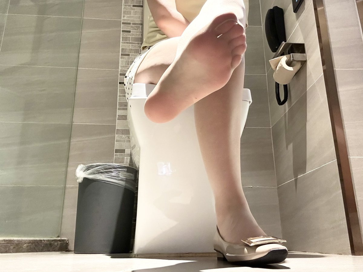 闻过妈妈的脚才会知道到底有多爽！
#女王 #女s