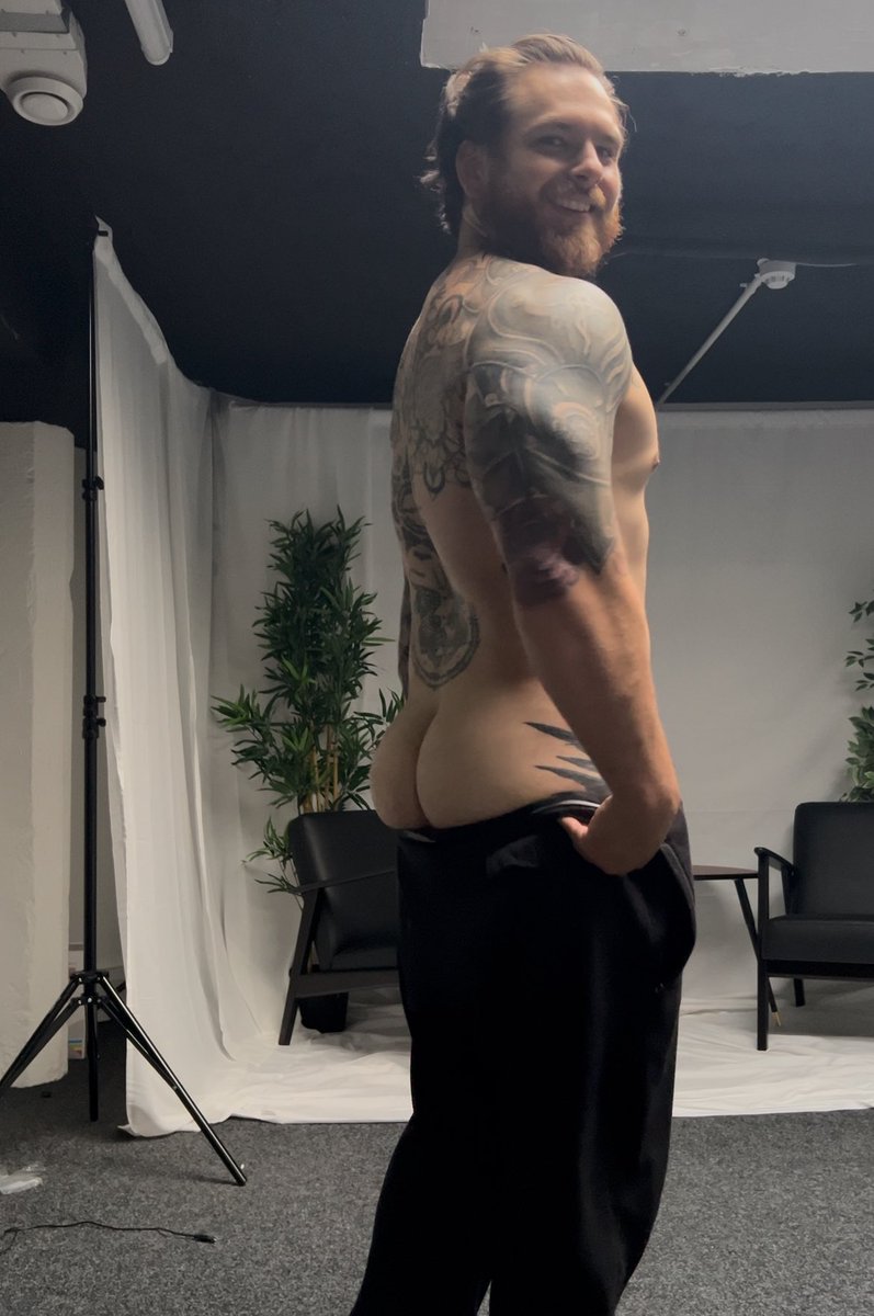 Putting a 50% discount on my spicy page  always makes me smile, because I’d like to think of someone seeing my hole and ole and saying “Hell I’d pay the whole 10 quid to see this thing.”