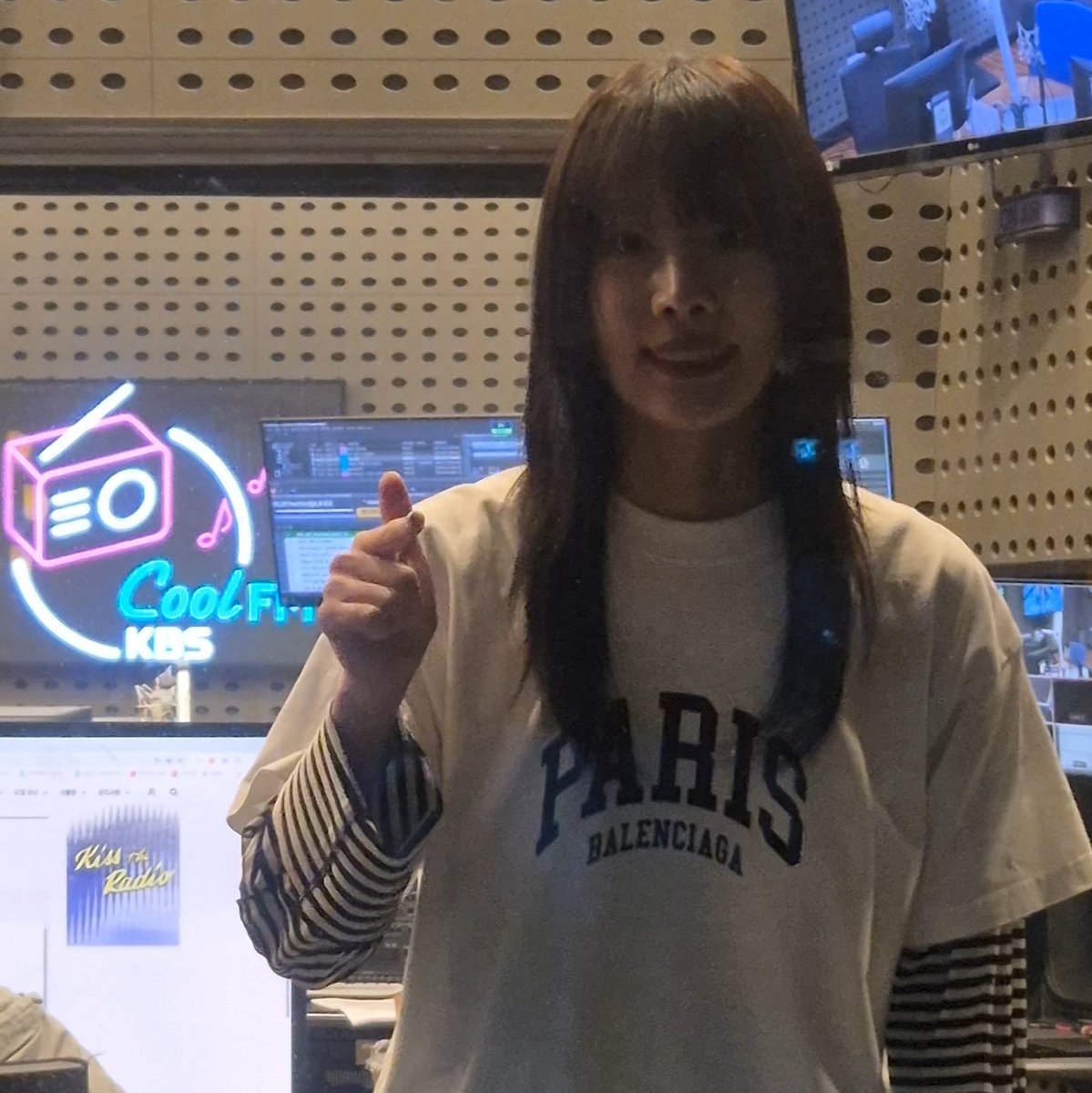 EXY_SE's tweet photo. 중
간
에
(못 알아들어서 답답ㅜ) https://t.co/pzh8ANnWj6