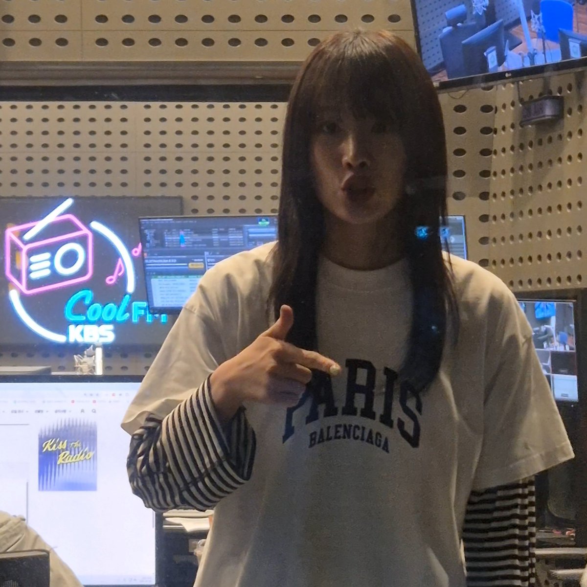 EXY_SE's tweet photo. 중
간
에
(못 알아들어서 답답ㅜ) https://t.co/pzh8ANnWj6