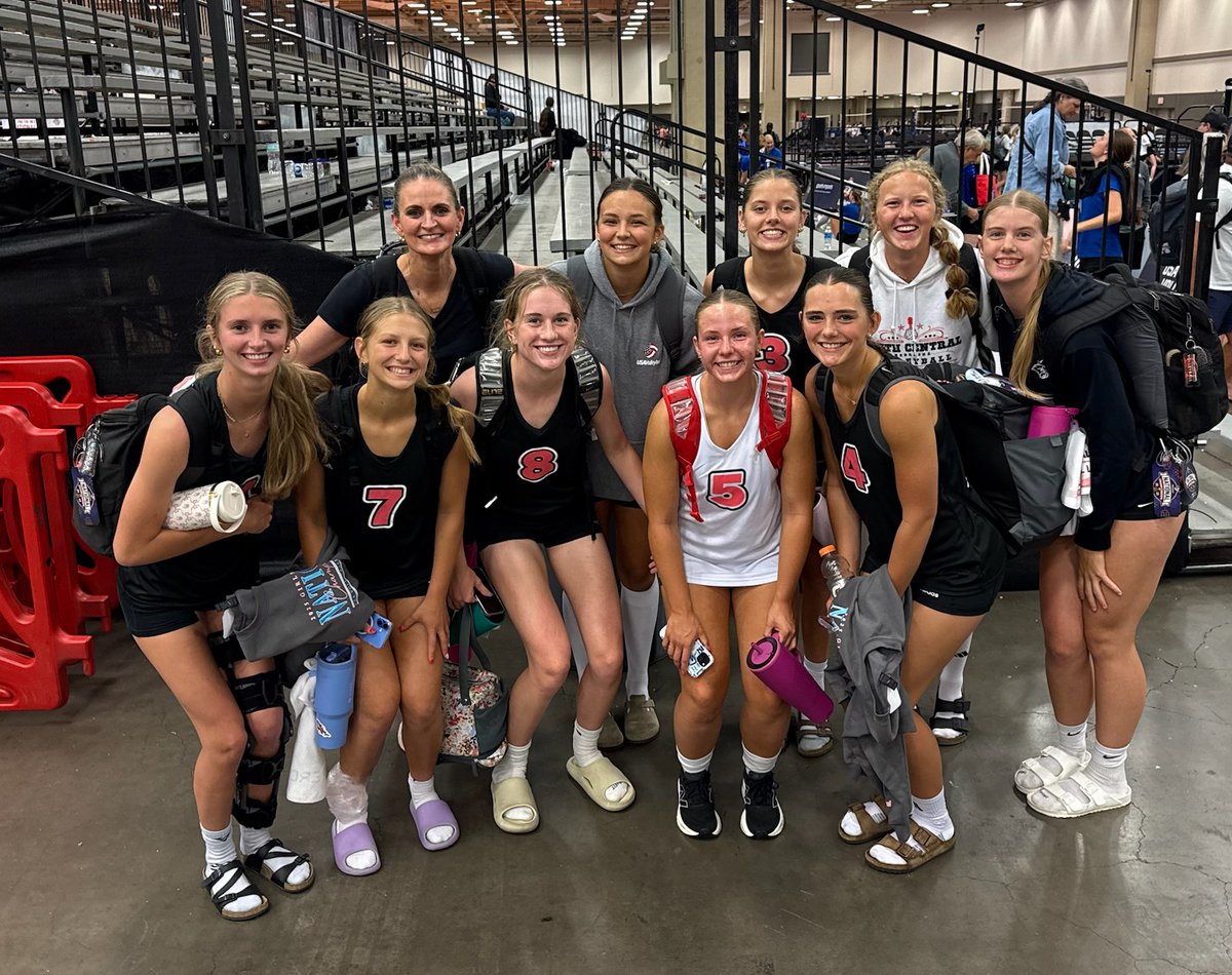 The medal hunt continues today in Dallas! 
Find us today (7/2) on court 18!
MKE Sting 17 White  1:00pm
SOSVBC 17N Artem  2:00pm

Crossover match opponent TBD, play at 6pm!