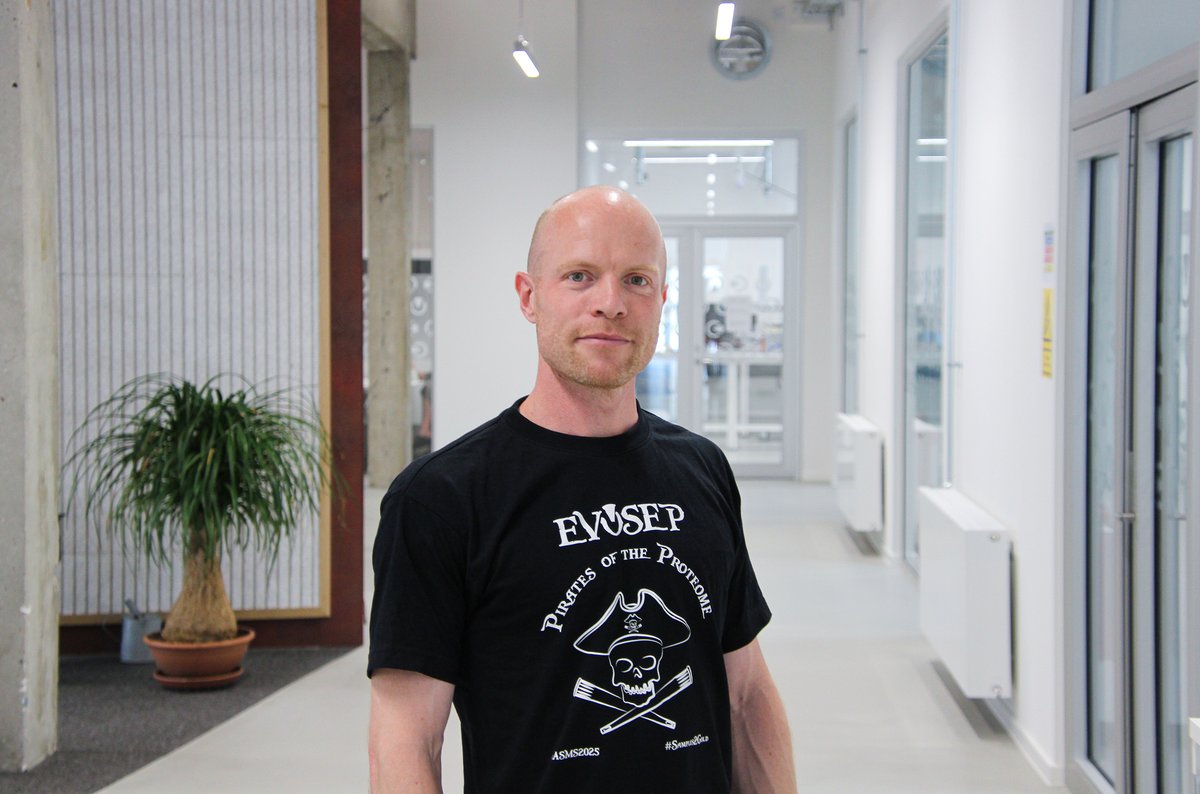 EvosepBio's tweet image. Welcome to Søren Theodorsen, our new Mechatronic Engineer. Søren brings decades of experience at the intersection of #robotics, #electronics, and #firmware #engineering. At Evosep, Søren joins the R&D team, where he will contribute to a wide range of development activities.