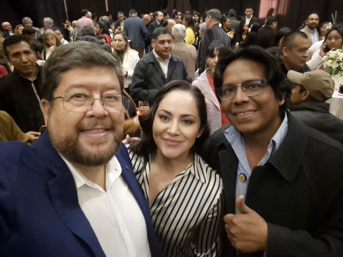 RoryOrdonez's tweet photo. La salud necesita reformas profundas. Proponemos digitalización, gestión eficiente y trabajo conjunto con el sector. El objetivo: un sistema estable, accesible y con los mejores profesionales al servicio de la gente. #Esconsamuel #bolivia #SaludParaTodos #cochabamba https://t.co/fNZ1kAGNAo