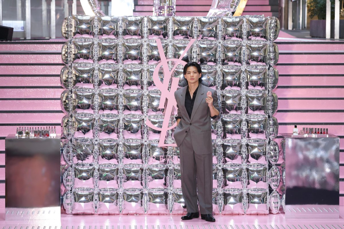 【明日より開催】期間限定ポップアップ イベント

Number i #平野紫耀 が「YSL BEAUTY LOVE GAME  TOKYO UNDERGROUND」に来場！
発表記者会見にもご登壇いただきました。

■使用アイテム
#メイクミーブラッシュ パウダー No.44

▼イベント詳細はこちら
spr.ly/60134YFmV