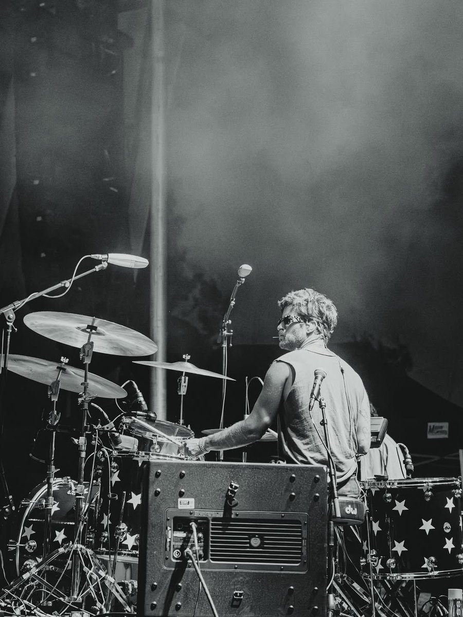 lanyupdatejp's tweet photo. 先日アメリカ•ユタ州で行われたElectric Revival ConcertでパフォーマンスをしたLANY✨ ライブ中にはポールが「新しいアルバムを作っている」と発表する場面も😍「来年また会おうね」という言葉に会場が盛り上がりました❤️‍🔥 https://t.co/NfJ1sRQz6u