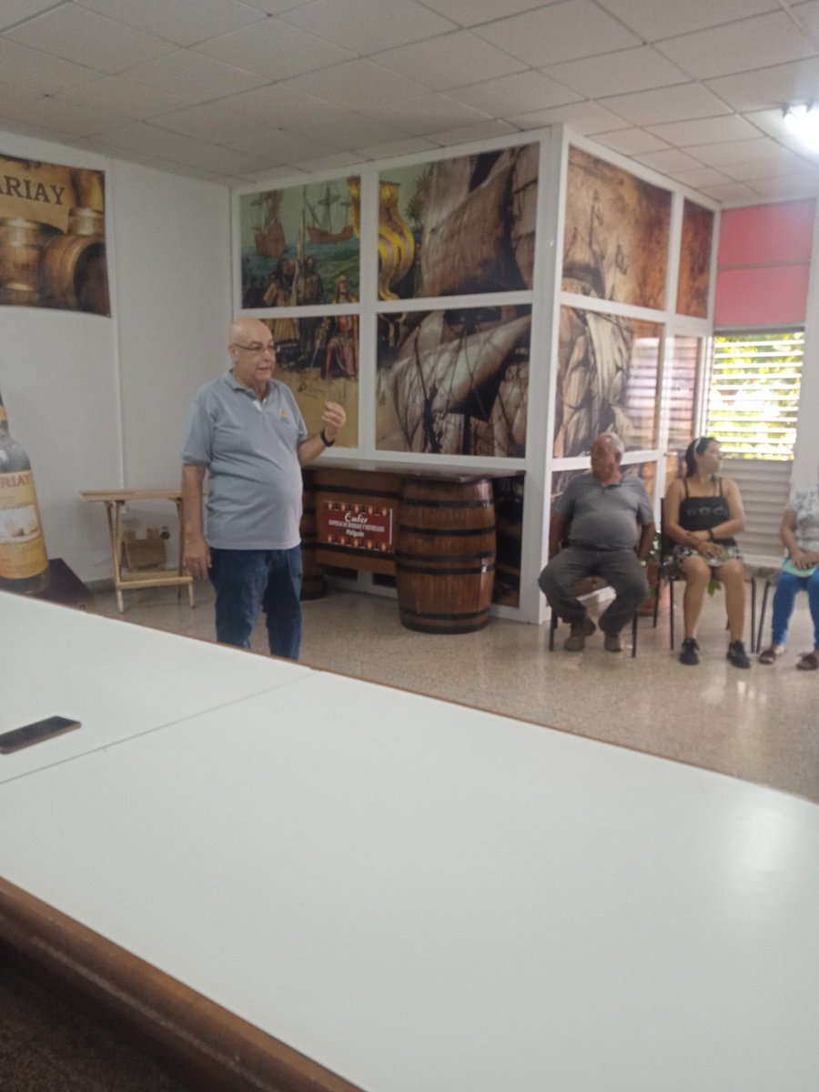 Desde #HolguínSí la Cervecería Bucanero S.A efectúa acción de capacitación a los choferes y Especialistas de la UEB Logística y Transporte de Ember Holguín de Reglas Básicas   en la carga de productos, para evitar  accidentes de trabajo.
#CubaPorLaSalud 
#HonorHolguinero