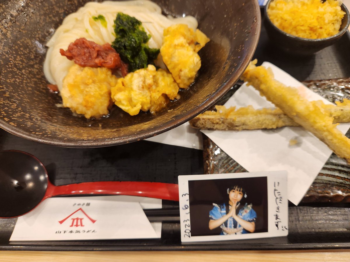 nonomakesname's tweet photo. 渋谷に行って
山下本気うどんさんにて

梅と青のりのとり天ぶっかけ
＋ごぼうのてんぷら

期間限定商品、頼みがちww https://t.co/BmIAF5GHz7