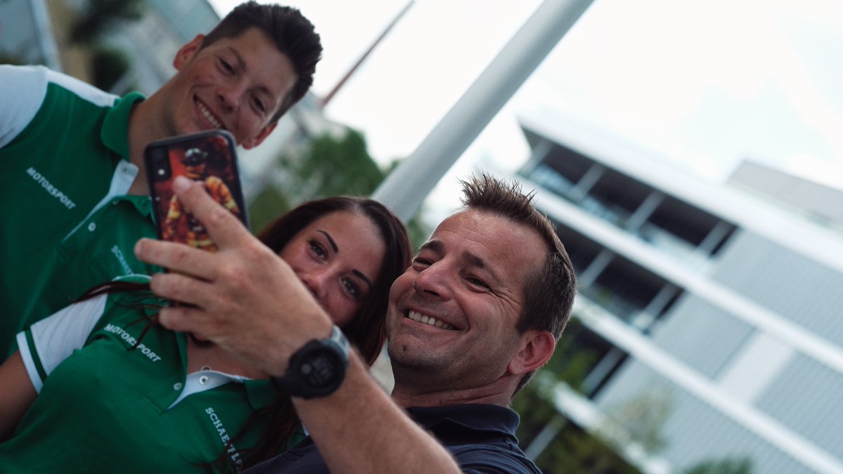 SchaefflerGroup's tweet image. Perfect start to the event of the year! With the Performance Day in Herzogenaurach, our brand ambassadors Carrie Schreiner, Marco Wittmann, Markus Winkelhock, and Max Hesse kicked off Norisring week. 🙌
Want to meet us? Then stop by the @DTM! 😃
#TeamGreen #SchaefflerDTM