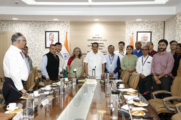 Union Minister of Jal Shakti <a href="/CRPaatil/">C R Paatil</a> inaugurates C-FLOOD, a Unified Inundation Forecasting System

💠C-FLOOD is a web-based platform that provides two-days advance inundation forecasts up to village level in the form of flood inundation maps and water level predictions