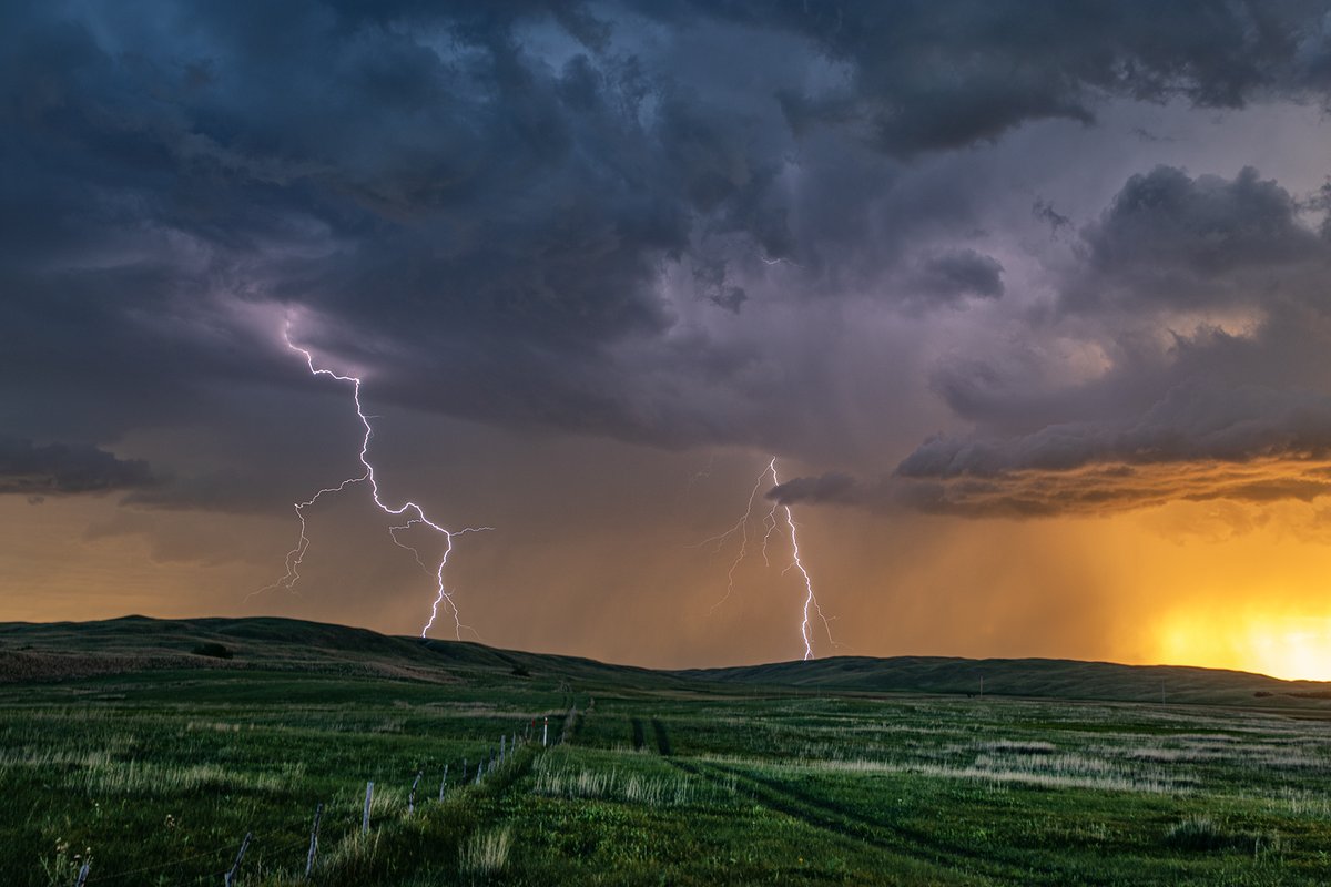 Not some big sculpted supercell or tornado, but this sunset storm south of Hyannis, NE last night was just beautiful to watch. Been a long time since I've seen a storm put on the colors this one did! #newx