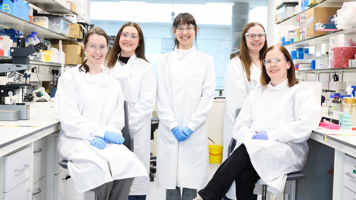 QUBAlumni's tweet image. When Professor Denise Fitzgerald was paralysed at 21, it changed the course of her life - and sparked a global career in neuroscience and MS research.
🔗 Meet the people behind the breakthroughs changing the world: qub.ac.uk/alumni/lanyon-…
#LoveQUB #LoveQUB180 #LanyonMagazine…