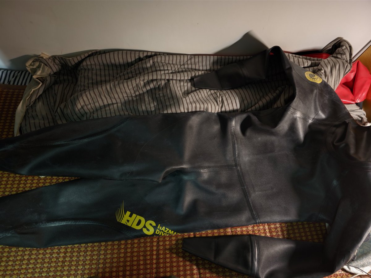 AlthCommander's tweet image. 出Viking HDS潜水服 干衣
适合175-180身高，44以内鞋码

 #rubbergloves #rubbersuit #heavyrubber #drysuit