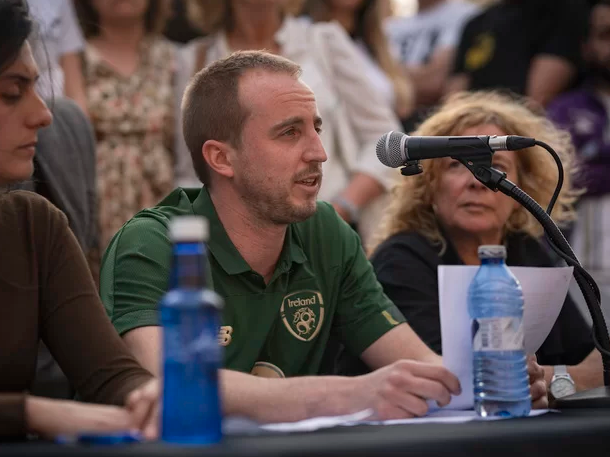 Iker Arana, bilbotarra que perdió un testículo por un disparo de foam: «Gracias a mis amigos, tenemos pruebas de quién fue el ertzaina que me disparó» naiz.eus/eu/info/notici…
✍️ <a href="/goikodeustu/">agustin goikoetxea</a>