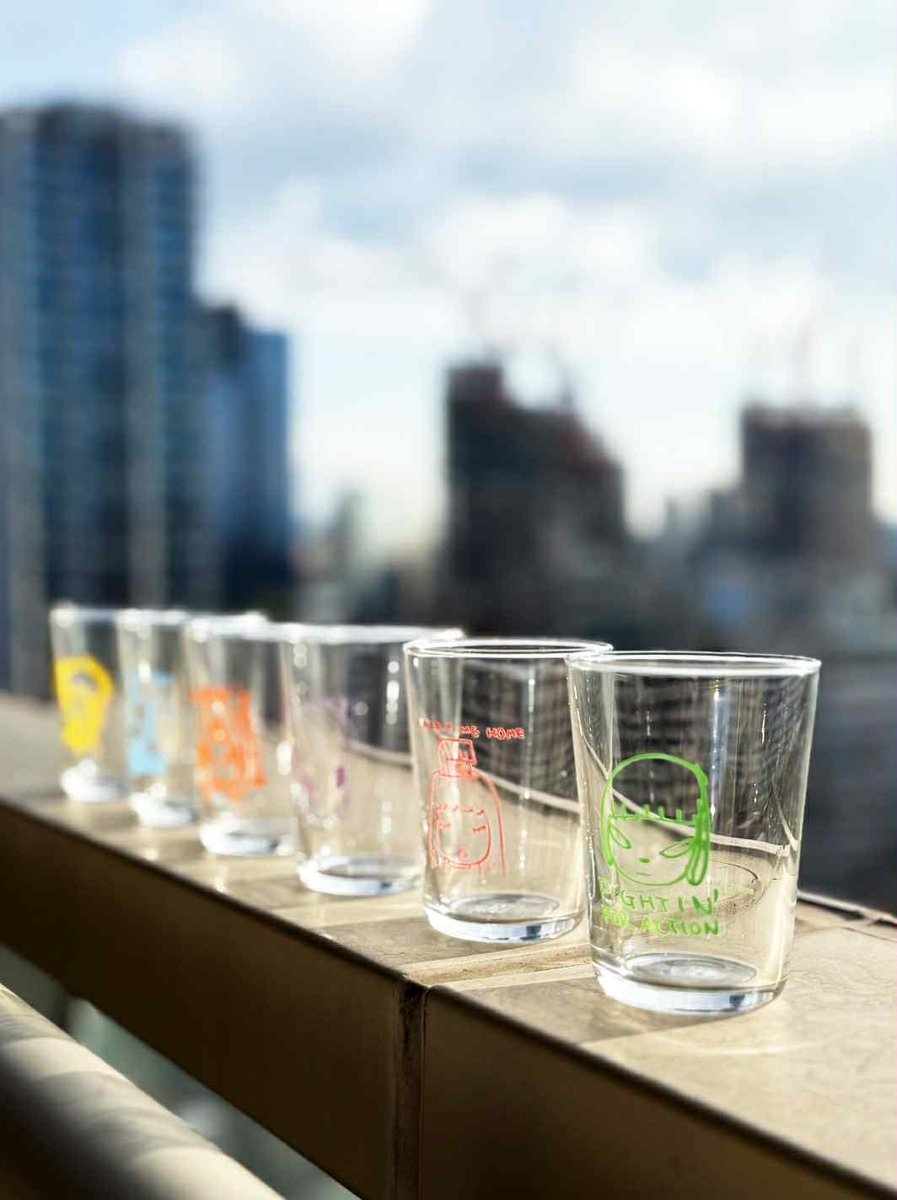 制作中の台湾的コップ。そして大量に届いたお菓子・・・