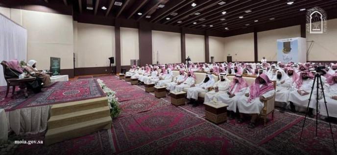 Saudi_MoiaEN's tweet photo. #Ministry_of_Islamic_Affairs, represented by #Imams_and_Khatibs_Institute, organized an awareness program yesterday, Tuesday, Muharram 6, 1447 AH, for mosque staff, including imams, khatibs, and muezzins, at the Ministry's branch in the #Eastern_Region. The program was titled "Methods of Intellectual Immunity and Warning Against Rumors."
The program witnessed a remarkable turnout, reflecting the participants' commitment to developing performance and enhancing religious and intellectual awareness.
https://t.co/W98b638oAW…