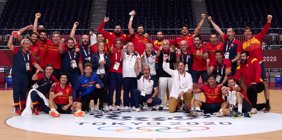 🫶 𝑮𝒓𝒂𝒄𝒊𝒂𝒔 𝒑𝒐𝒓 𝒕𝒐𝒅𝒐, 𝑫𝒂𝒏𝒊

🥹 <a href="/sarmiento11dani/">Daniel Sarmiento</a> ha anunciado su retirada del balonmano profesional

🥇 Campeón del mundo, doble campeón de Europa, bronce olímpico...

¡Un referente dentro y fuera de la pista, <a href="/RFEBalonmano/">RFEBalonmano</a>! 👏