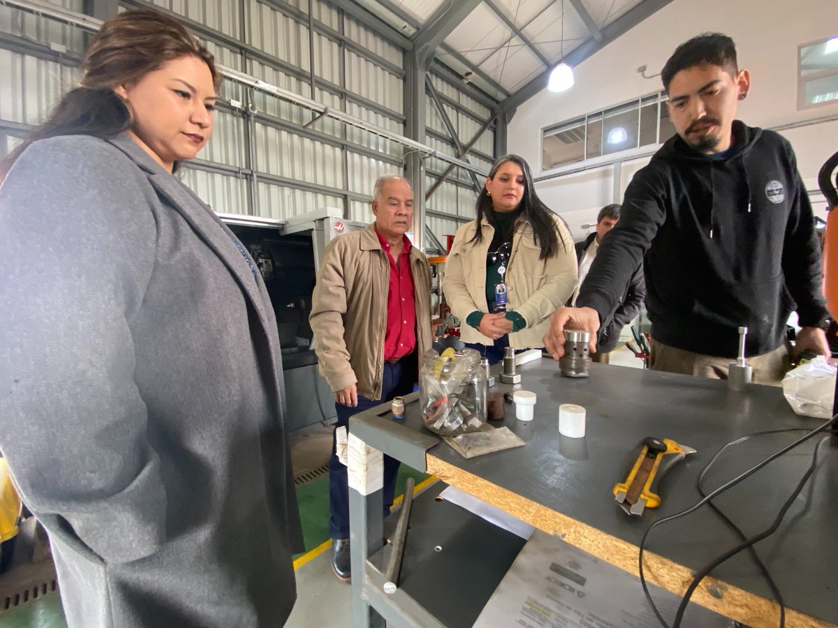 CorfoAntofa's tweet image. ✅ Nos reunimos con el Centro de Pilotaje Desierto de Atacama (CPDA) de la Universidad de Antofagasta para conocer su trabajo y analizar cómo podemos apoyar y generar sinergia en el ámbito en que se desarrollan. 🤝

#Antofagasta #pilotaje #CPDA #UA