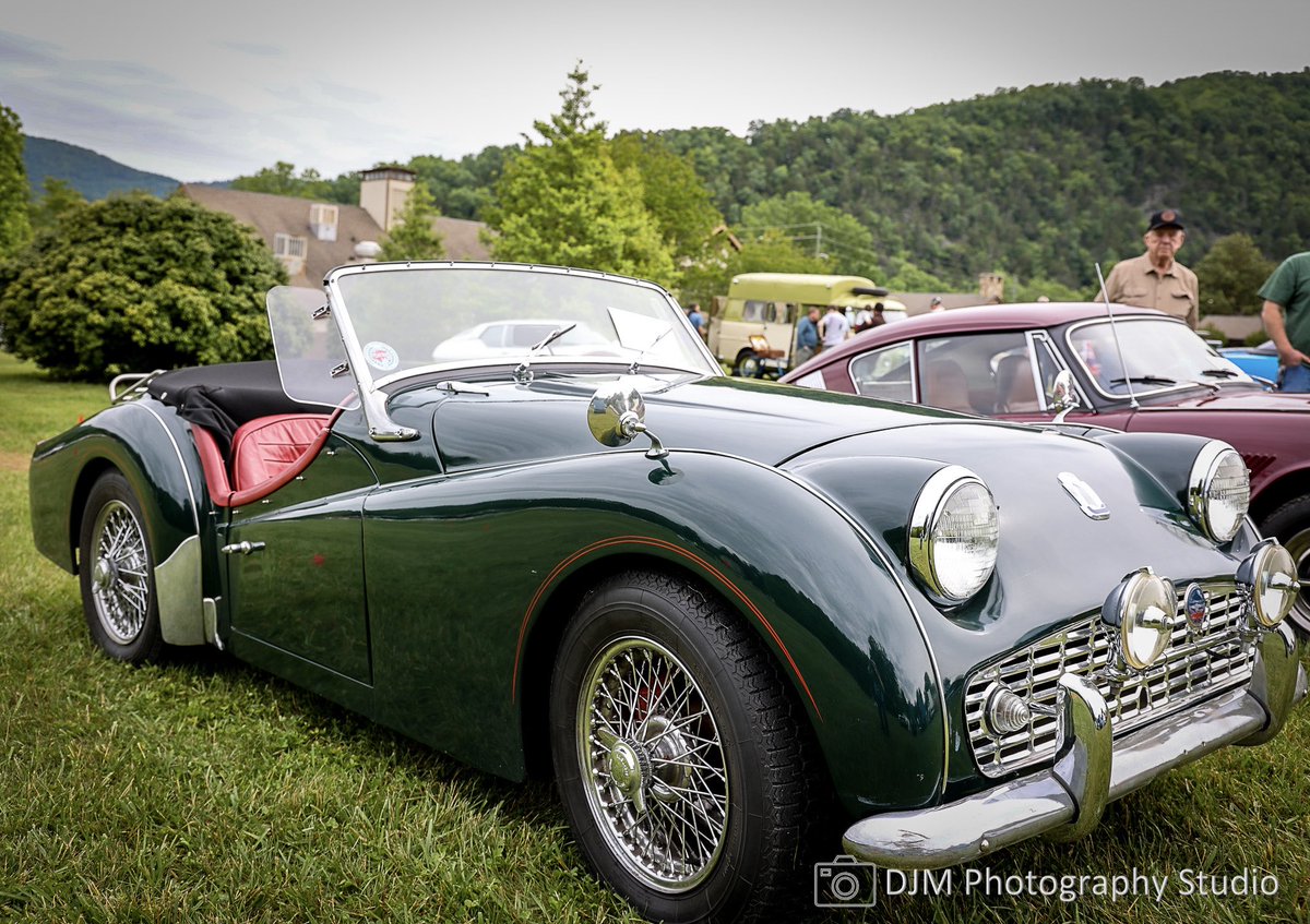 jeffgaver's tweet photo. @JustineBateman My ‘60 TR3 https://t.co/nwuvDv6TGo