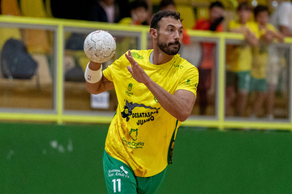 🤾‍♂️ Estamos en #ElDeportivo de <a href="/laradiocanaria/">La Radio Canaria</a>📻 con <a href="/sarmiento11dani/">Daniel Sarmiento</a>, quien hoy ha anunciado su retirada definitiva de las canchas

🗣️ "Me voy con la espina de no haber podido ascender con el <a href="/balonmanogaldar/">Balonmano Gáldar Gran Canaria</a>. Me hacía mucha ilusión terminar donde empezó todo"