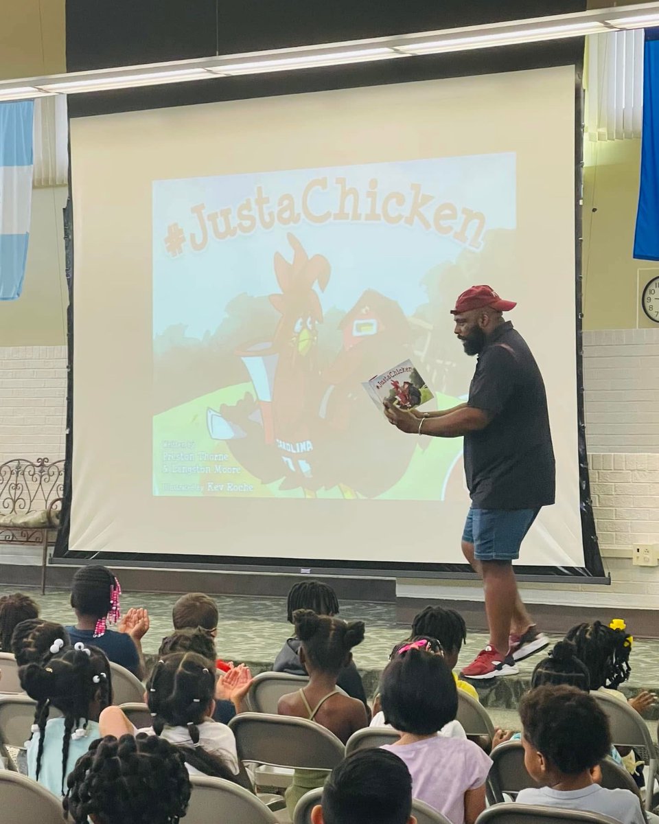 reMovethechains's tweet photo. Everyday is #Proday…
Go pro in the skills of 📚✍🏽🗣️

Summertime=training time 

#Justachicken #Readingworkout https://t.co/pKGSOCXmDX