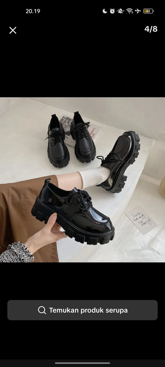ada yg jual sepatu kaya ginii gaa? atauu sepatu yg full item dehh gpp tawarin aja