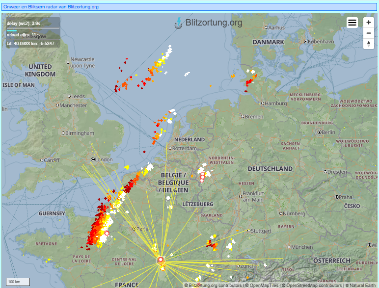 KNMI code geel voor Zuid-Holland voor onweersbuien tussen 15:00 en 18:00 uur. Wil je de onweersbuien live volgen? Neem dan eens een kijkje op onze Onweer en Bliksemradar op meteo-gouda.nl/radar.html

De verkoeling in #gouda is ingezet. Van 33.8 °C om 13:52 uur naar zo'n 26.1 °C nu.