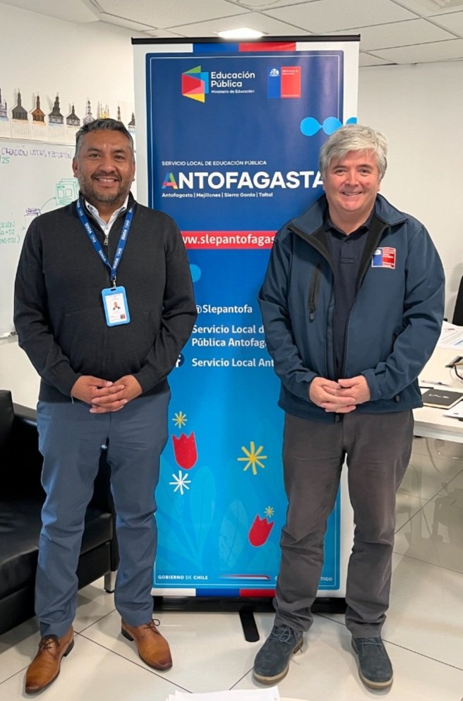 🤝 Director del #SLEP #Antofagasta Alejandro Tapia, se reunió con nuestro equipo para generar estrategias de colaboración en la implementación de la oferta programática preventiva en escuelas de Taltal, Antofagasta, Mejillones y Sierra Gorda.
#PrevenciónEscolar #EducaciónPública
