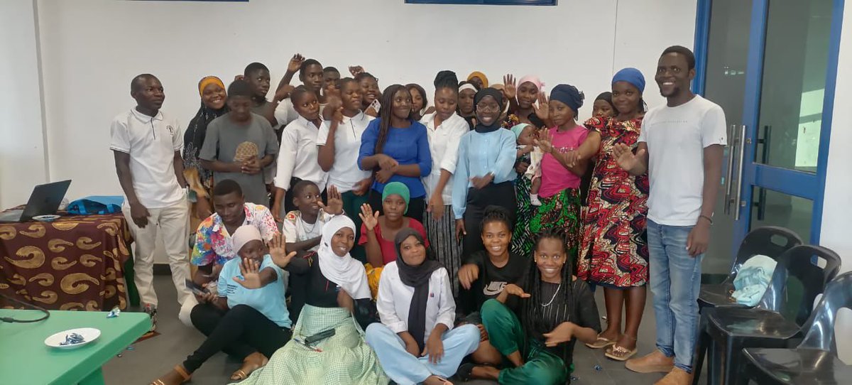 We did a lot in June in Mozambique 🇲🇿!!!

Through READY, PAAJ-Mozambique brought together over 140 passionate young people from across Mozambique for a National Advocacy training. 

Youth from Maputo, Zambézia, Sofala, Gaza, and Cabo Delgado engaged virtually and in-person to