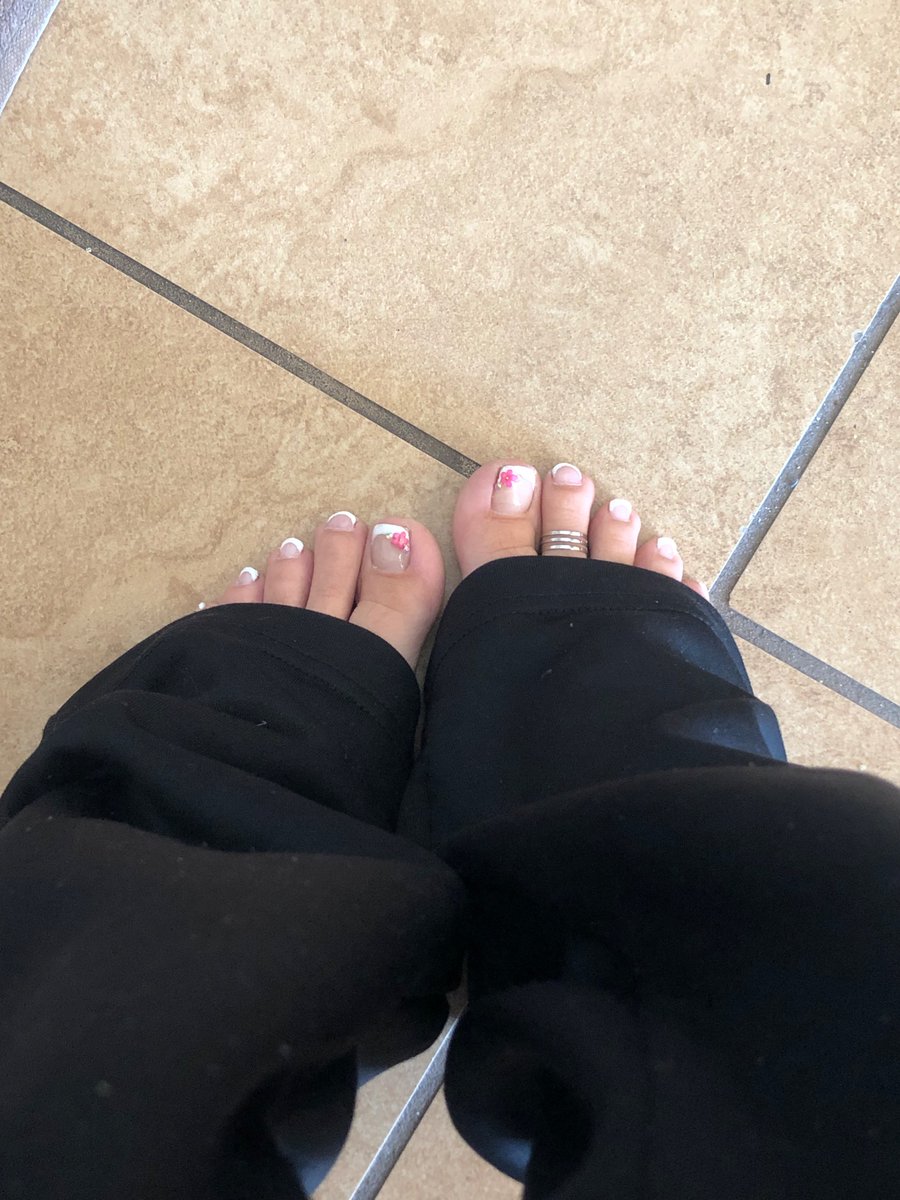 Noval3ee's tweet photo. Imagine the sensation of having my feet on your face https://t.co/1vBhtWUMx9