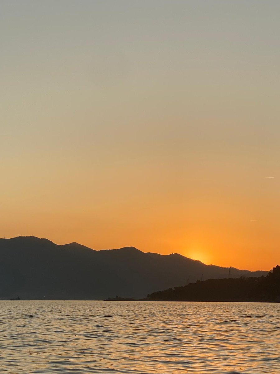 PMontemarcello's tweet image. #Lerici.
Qui, dove il Golfo si veste d’oro, ogni #tramonto è una promessa di bellezza eterna. #10luglio
#parcomontemarcellomagravara #parcomontemarcello #parcomagra #parcovara #biodiversità #sostenibilità #beactiveliguria #lamialiguria #liguriapreziosa