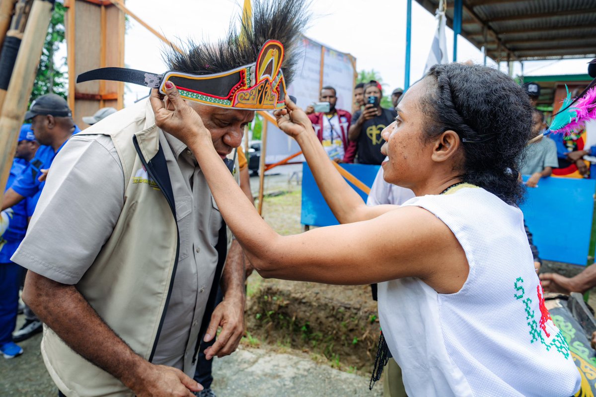 matiusfakhiri's tweet photo. Tatap Muka Bersama Masyarakat Batu Zaman, Distrik Waren – Waropen
Hari ini, saya merasa terhormat bisa bertatap muka dan mendengarkan langsung suara hati masyarakat Batu Zaman di Distrik Waren, Kabupaten Waropen. https://t.co/IXUEcw3Hzc