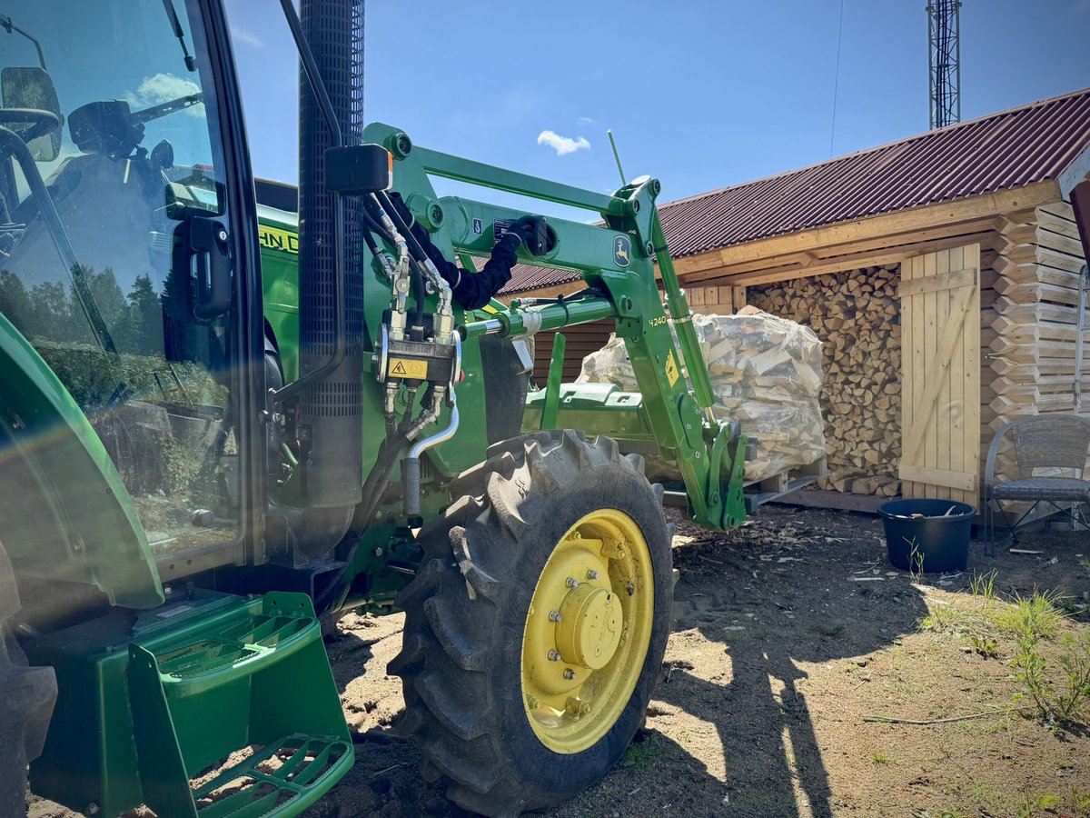 Nyt olis pihapiirin käteisvarastot täynnä 😎
Noin 37 irtomottia, eli parin vuoden lämmitys ja saunapuut ☑️