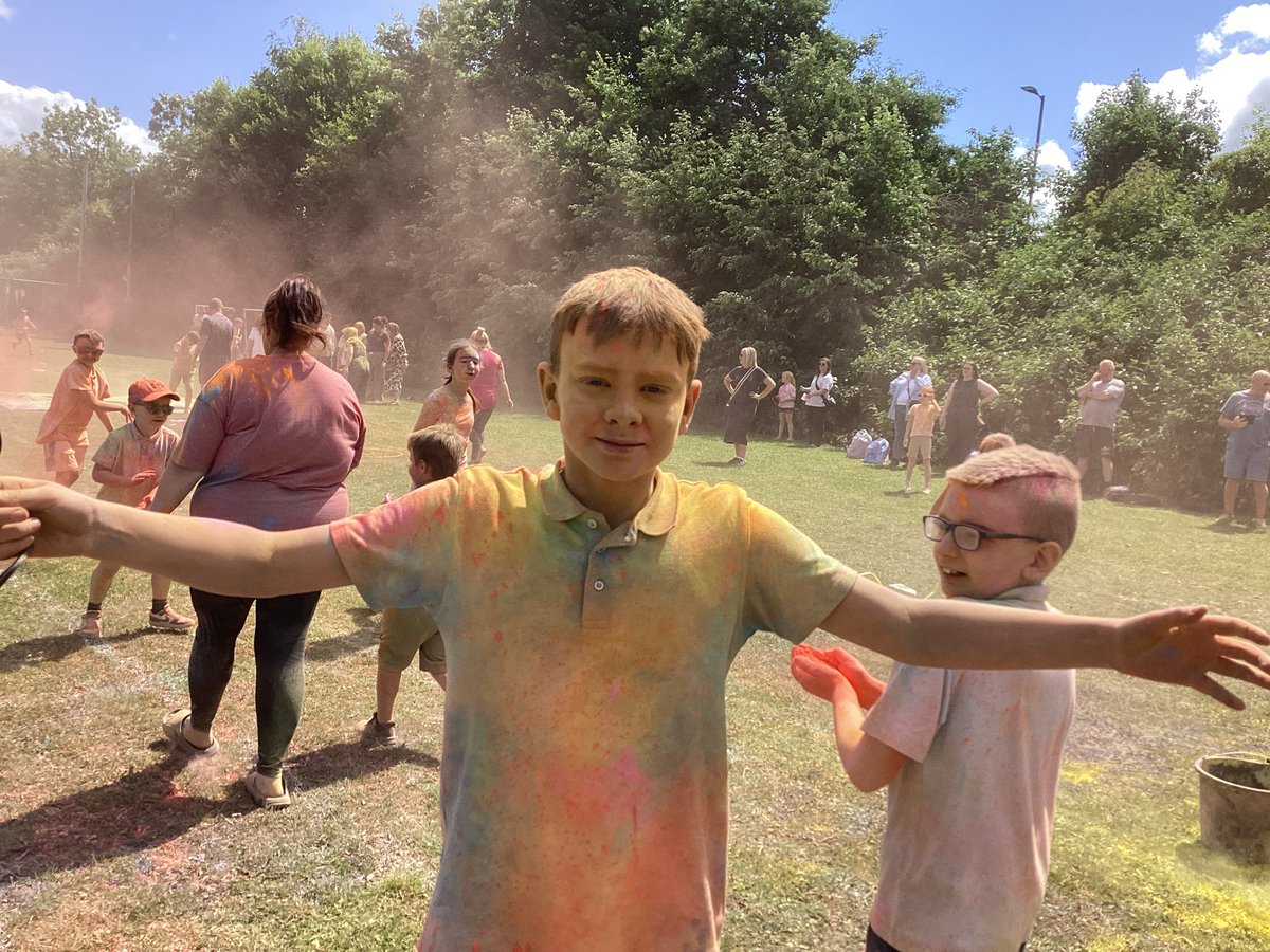 glanhowyprimary's tweet photo. Many thanks to the PTA for organising our fabulous #TheColorRun today. What a fab time we all had! https://t.co/V7VG5mKrGF