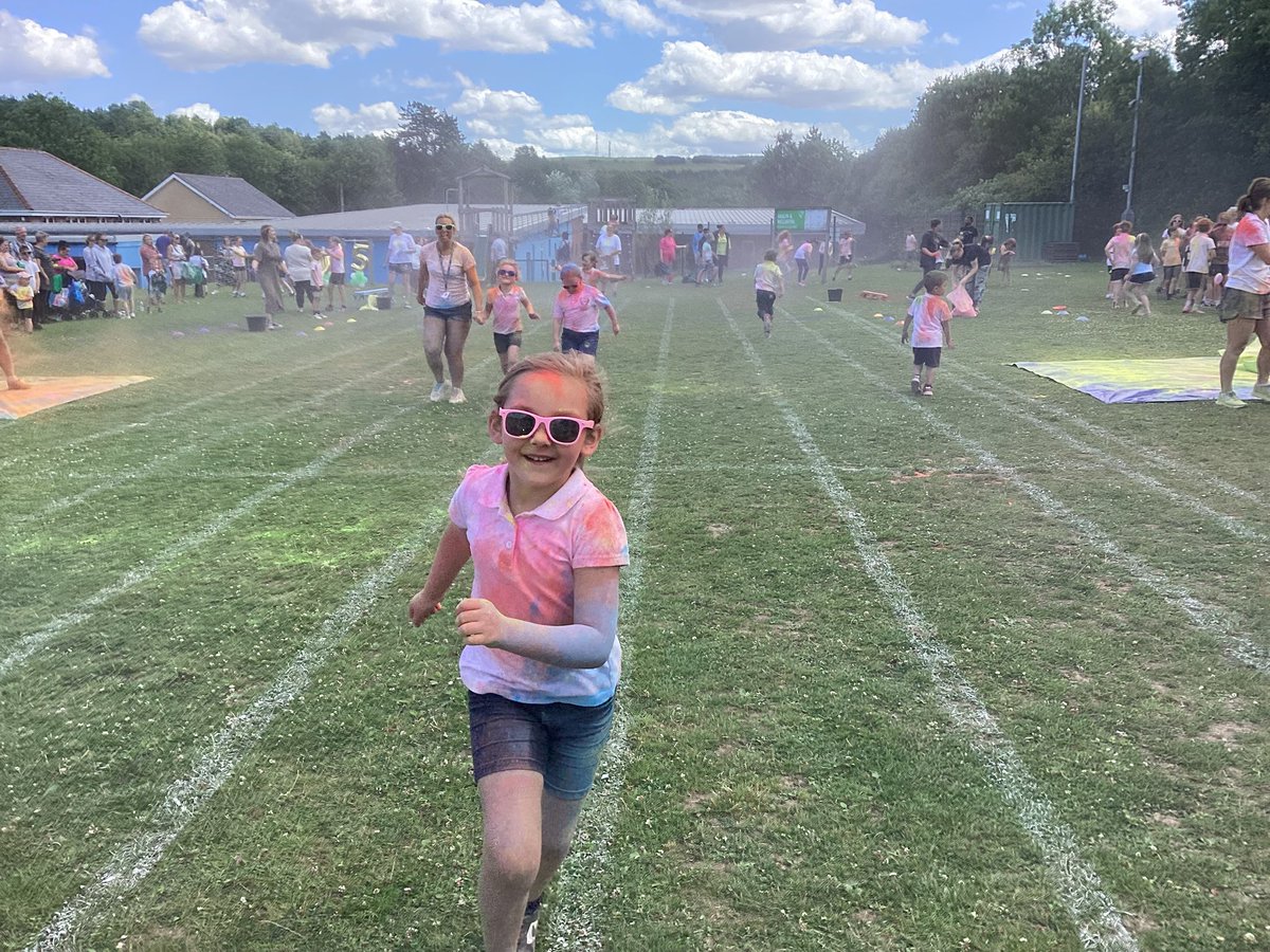 glanhowyprimary's tweet photo. Many thanks to the PTA for organising our fabulous #TheColorRun today. What a fab time we all had! https://t.co/V7VG5mKrGF