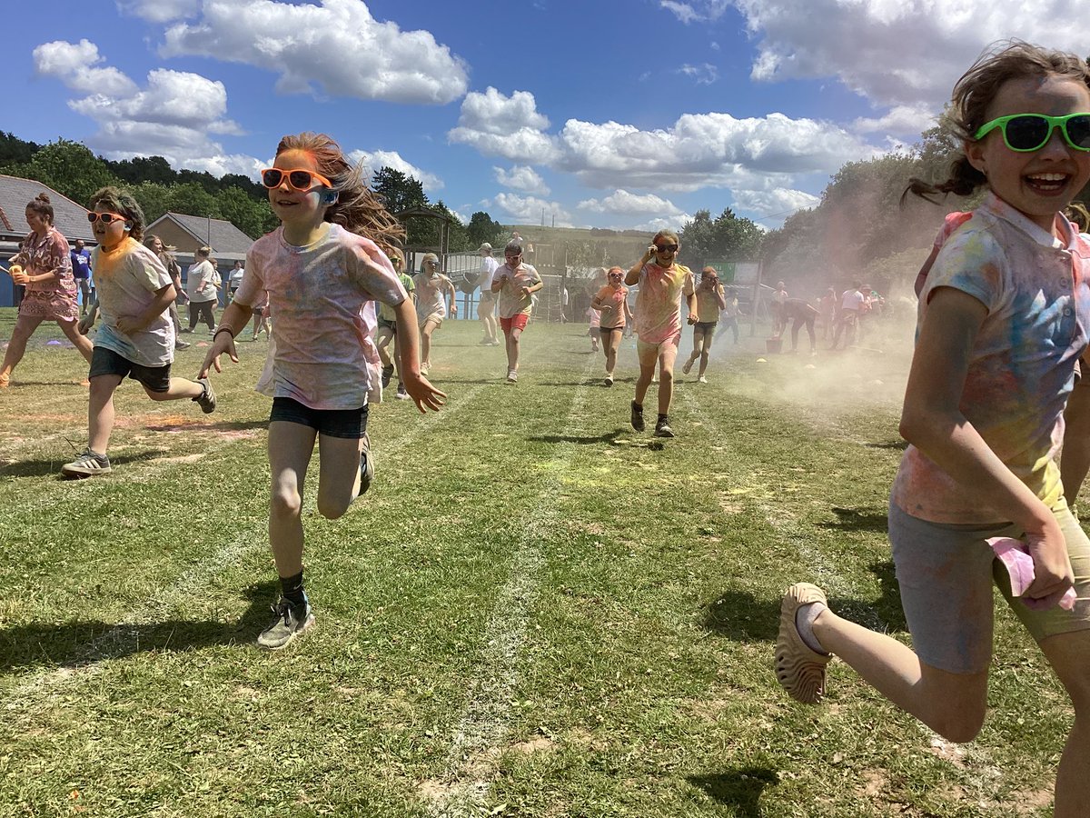 glanhowyprimary's tweet photo. Many thanks to the PTA for organising our fabulous #TheColorRun today. What a fab time we all had! https://t.co/V7VG5mKrGF