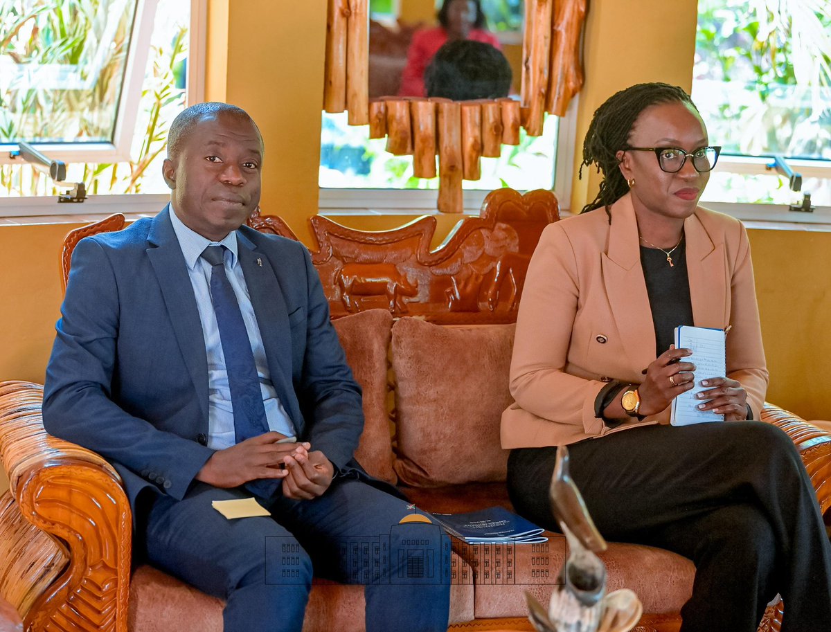 NtareHouse's tweet photo. En fin de mandat, la Représentante de la @Banquemondiale au #Burundi, Mme Hawa Cissé Wagué, porteuse d’un message d’adieux et de gratitude pour la coopération fructueuse entre le Gouvernement Burundais et la #BM, a été reçue par le Chef de l'État, SE @GeneralNeva,ce 2/7 à Kibimba https://t.co/43BVD4QHQ6