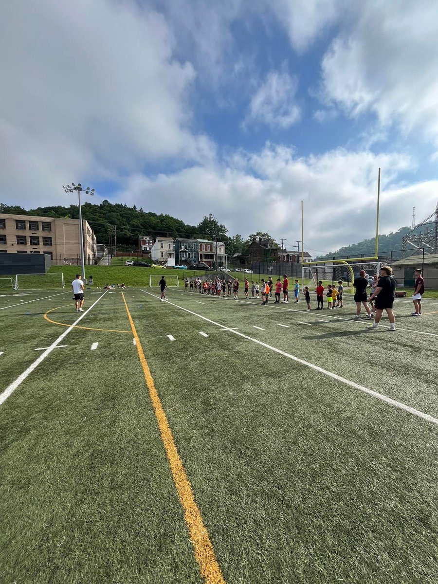 Helping out at the gridiron camp for flood relief #rollbison <a href="/BethanyWV_Bison/">Bethany Athletics</a> <a href="/BethanyWV_FB/">Bethany College Football</a> <a href="/CoachRobBC/">Brandon Robinson</a> <a href="/Coach_DeSanti/">Coach DeSanti</a> <a href="/Coach_HDaley/">Hayden Daley</a> <a href="/Coach_Thayer/">Nicholas Thayer</a>