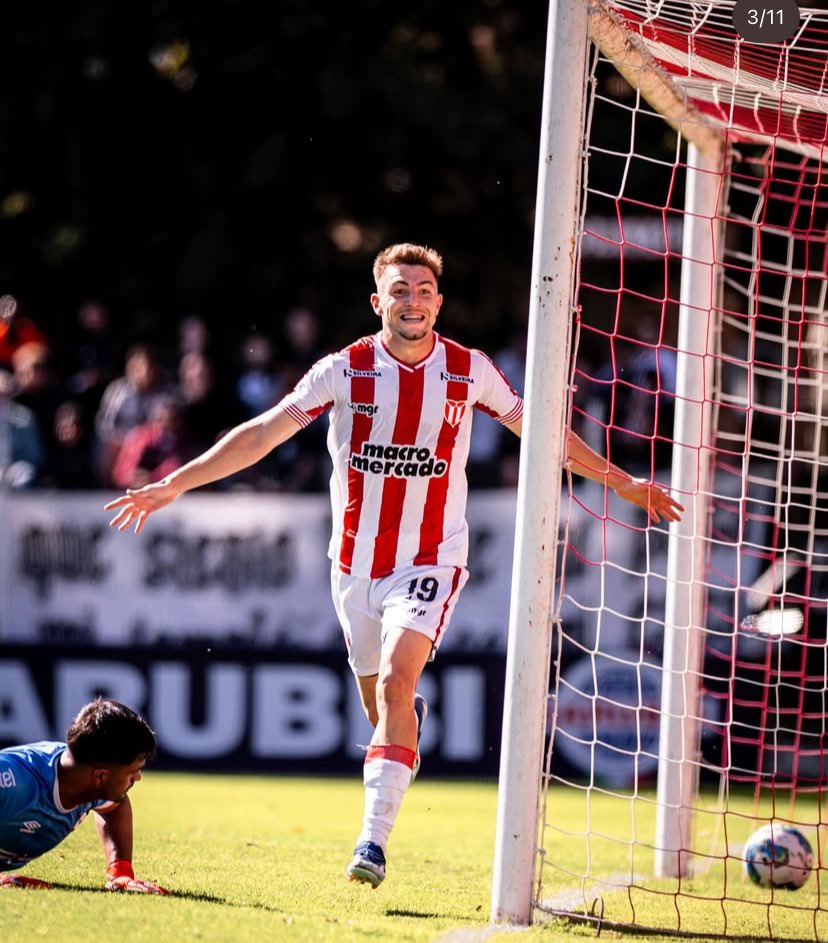 Facundo Barone está llegando al país para someterse a las revisiones médicas y ser nuevo jugador de Olimpia, el decano compra el 70% del pase del delantero de 19 años.
