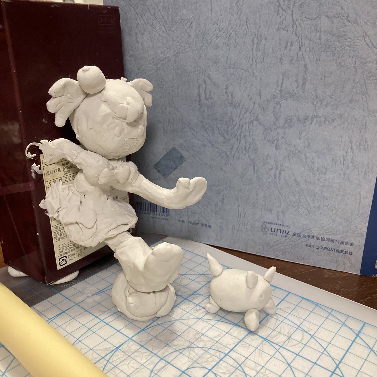 編めるのか不安すぎて、とりあえず粘土で模型作った。