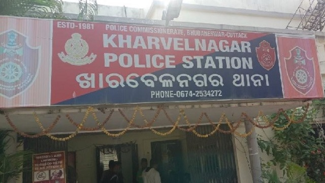 otvkhabar's tweet photo. #ଖାରବେଳନଗର_ଥାନାରେ_କଡ଼ା_ସୁରକ୍ଷା
-ଭୁବନେଶ୍ବର ଖାରବେଳନଗର ଥାନାରେ କଡ଼ା ସୁରକ୍ଷା
-ଥାନା ପରିସରରେ ୨ ପ୍ଲାଟୁନ୍ ପୋଲିସ ମୁତୟନ
#Kharavelanagarpolicestation #OTV #Bmcattack #Jagannathpradhan https://t.co/3HxrUBd0ki